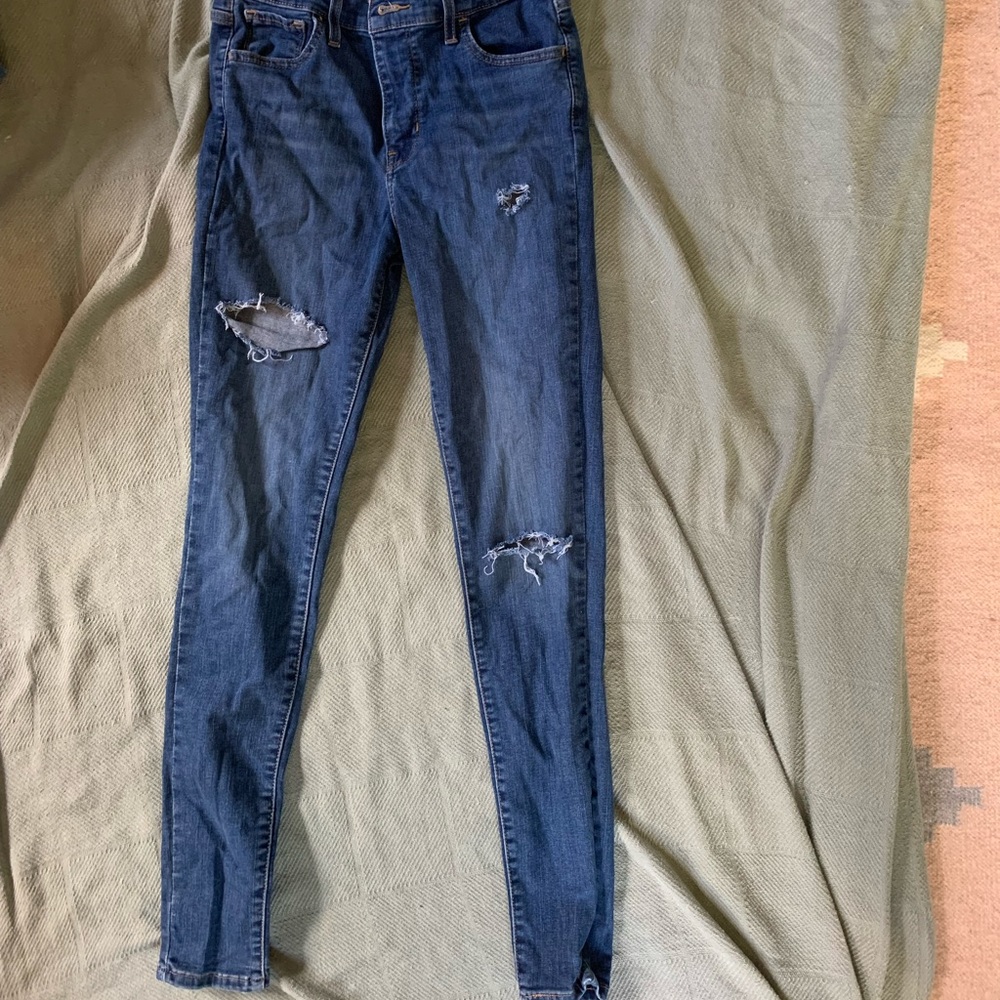 Levi’s high rise skinny jeans!!